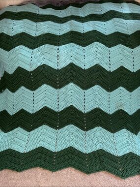 Hand Crafted‎ Chevron Throw Blanket in Mint and Forest Green